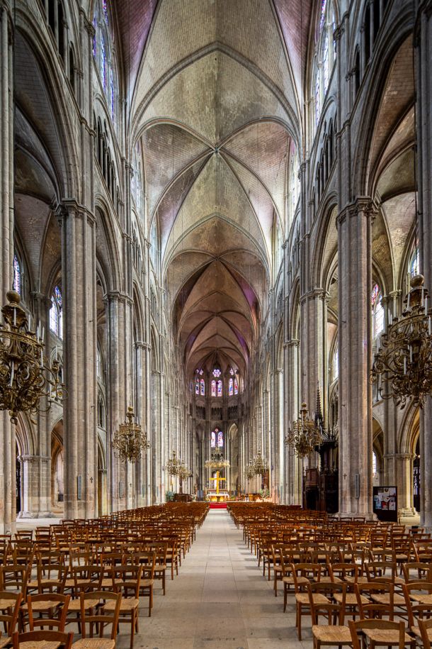 Photographie d’architecture : comment restituer la hauteur spectaculaire de la cathédrale Saint-Étienne de Bourges - Photo : © Sebastien Desnoulez