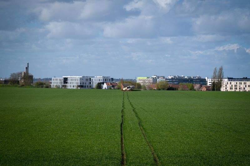 Crash landing - Série Univers Parallèles - Photo : © Sebastien Desnoulez