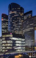 Japan Bridge, tours Société Générale et Pacific à la tombée de la nuit, La Défense, Paris - Photo : © Sebastien Desnoulez photographe d'ambiances et d'architecture