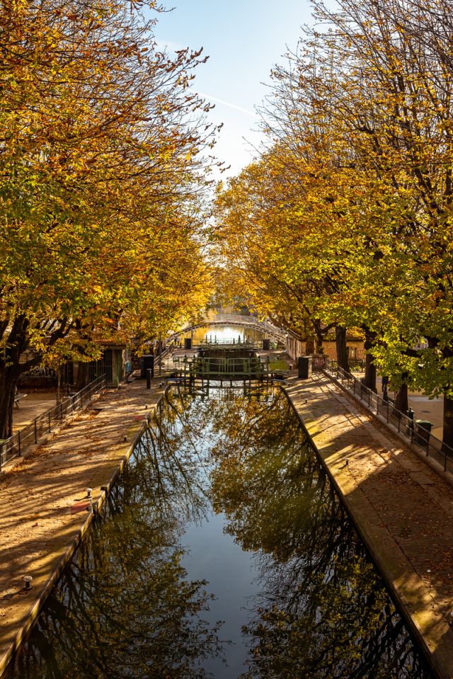 Couleurs d automne sur le canal Saint Martin a Paris Photo Sebas