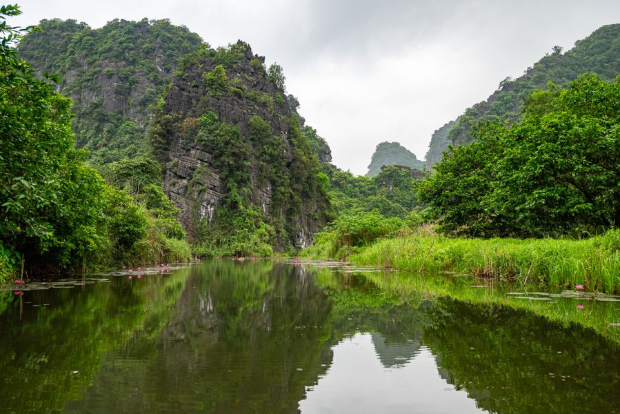 Baie d'Ha Long terrestre à Hoa Lu au Vietnam - Photo : © Sebastien Desnoulez Photographe Auteur