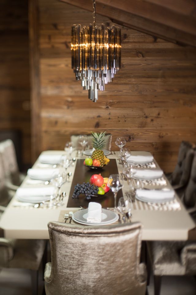 Salle a manger appartement hotel de luxe gstaad photo sebastien desnoulez photographe decoration interieur