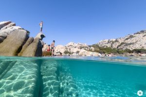 Jeunes plongeurs Cala Napoletana Isola Caprera Sardaigne - Photo : © Sebastien Desnoulez photographe d'ambiances et de paysage