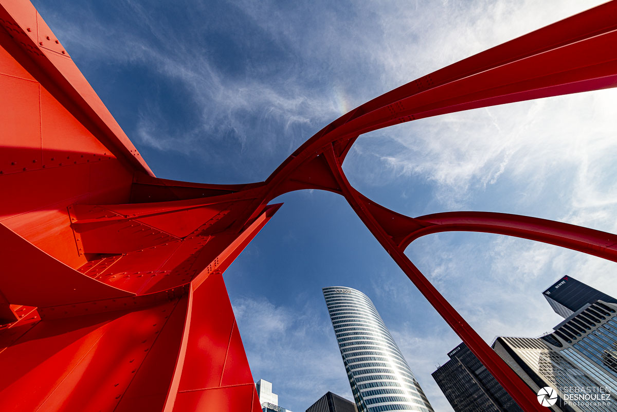 L’Araignée rouge de Calder (1976), La Défense