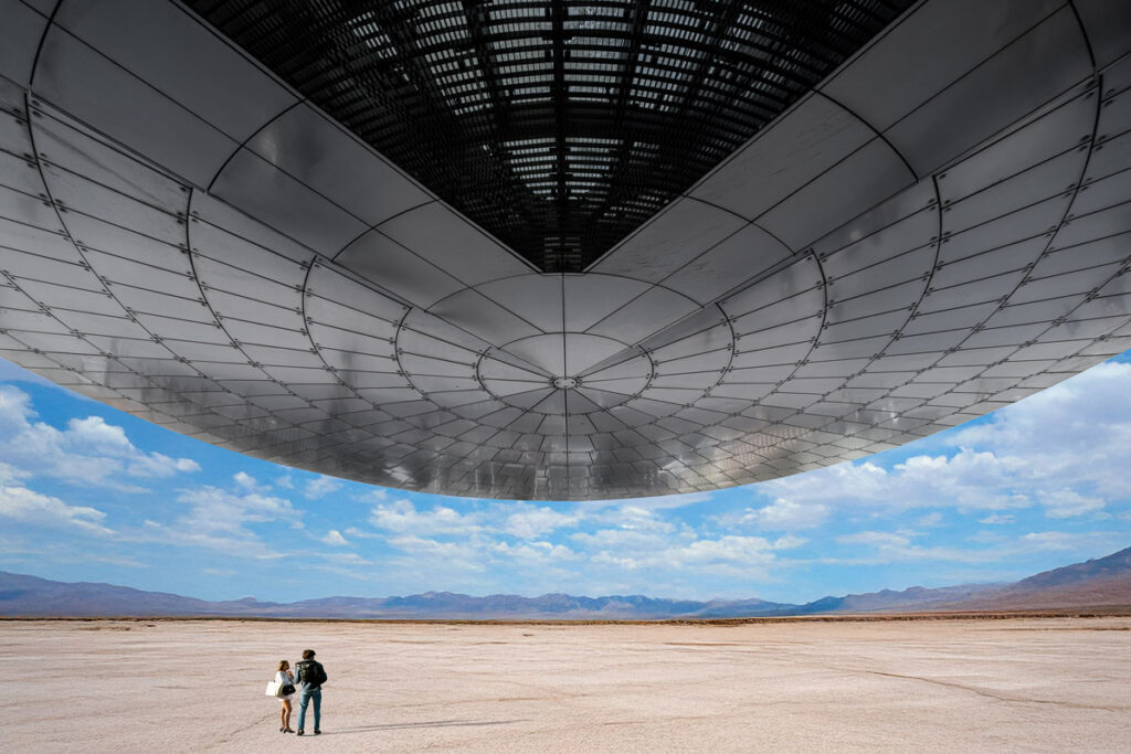Under the Mothership - Photo : © Sebastien Desnoulez Under the Mothership - Photo : © Sebastien Desnoulez