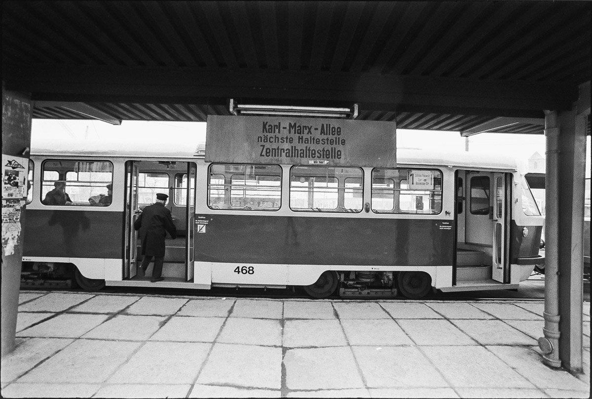 Tram on Karl-Marx-Allee, Chemnitz, former East Germany, March 1991 - Photo: © Sebastien Desnoulez