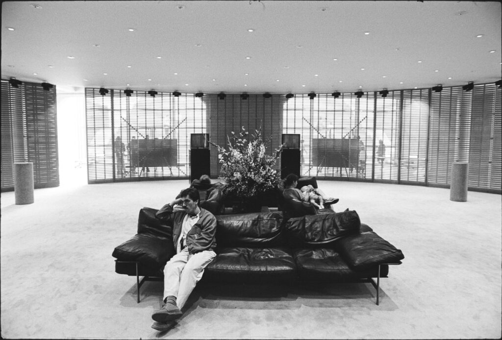 Toit de la Grande Arche de la Défense, septembre 1989 - Photo : © Sebastien Desnoulez Toit de la Grande Arche de la Défense, septembre 1989 - Photo : © Sebastien Desnoulez