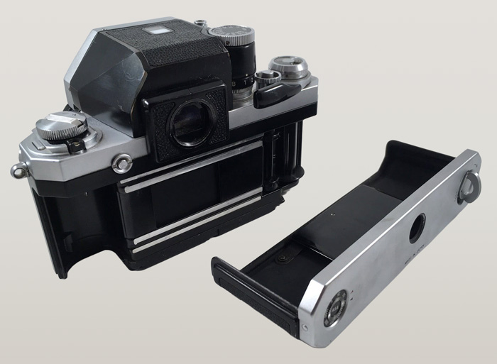 Dos amovible du Nikon F pour le changement de film