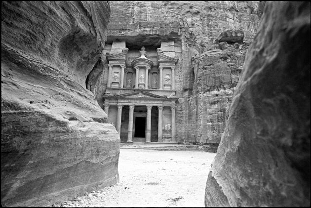 Path to Petra, Jordanie - Photo&nbsp;: © Sebastien Desnoulez - Nikon F - 18mm f/4 - Ilford HP5 400