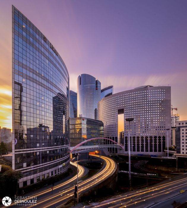 Japan Bridge, tours Société Générale et Pacific au coucher du soleil, La Défense, Paris - Photo : © Sebastien Desnoulez