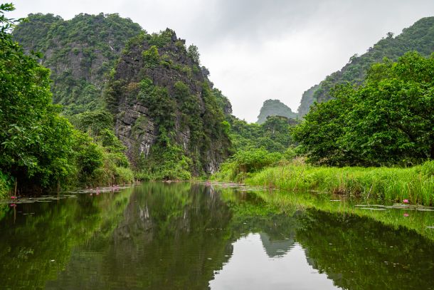 Baie d'Ha Long terrestre à Hoa Lu au Vietnam - Photo : © Sebastien Desnoulez