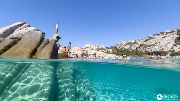 Jeunes plongeurs Cala Napoletana Isola Caprera Sardaigne - Photo : © Sebastien Desnoulez